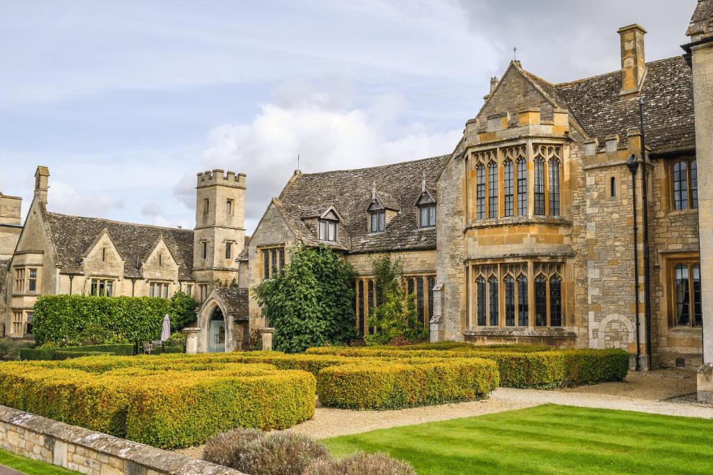 Ellenborough Park.
